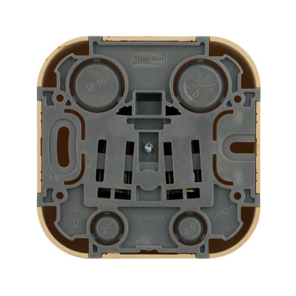 Розетка 1-м ОП Quteo 16А IP20 250В 2P+E с заземл. защ. шторки дерево IEK 782280