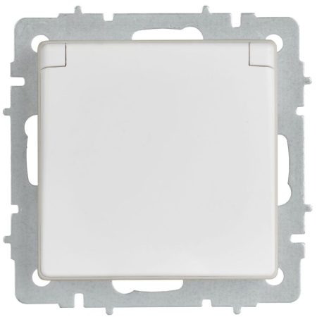 Розетка BRITE РСбш10-3-44-БрАБ 16А IP44 с заземл. защ. шторки с крышкой механизм арктич. бел. IEK BR-R16-16-44-K91