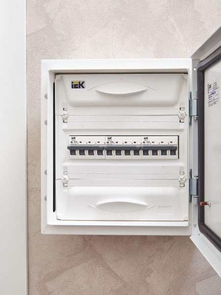 Выключатель автоматический модульный 4п C 20А M06N ARMAT IEK AR-M06N-4-C020