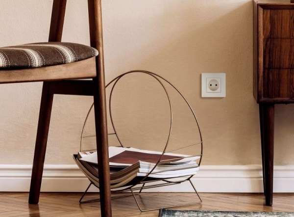 Розетка 1-м СП Etika 16А IP20 250В 2P без заземл. немецк. стандарт винтов. клеммы механизм сл. кость IEK 672320