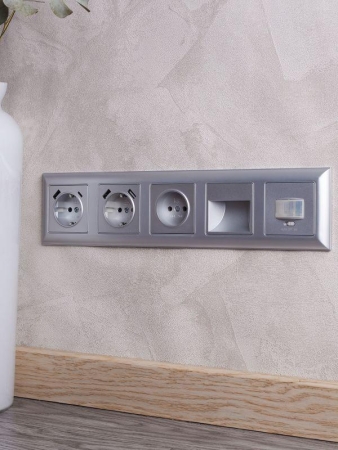 Рамка 5-м BRITE РУ-5-Бр алюм./алюм. IEK BR-M52-12-K47