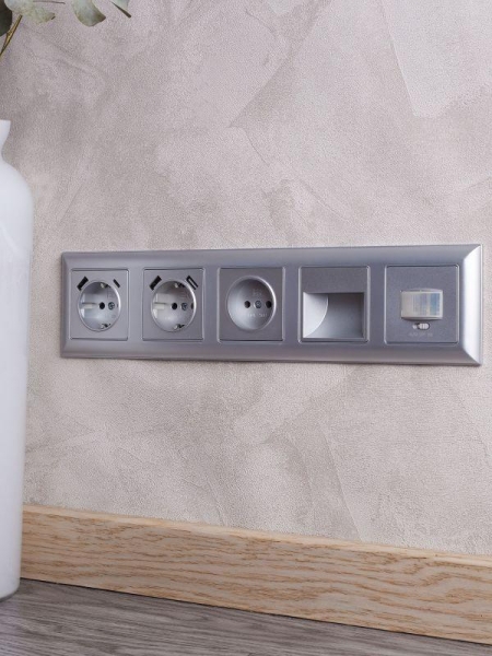 Рамка 5-м BRITE РУ-5-Бр алюм./алюм. IEK BR-M52-12-K47