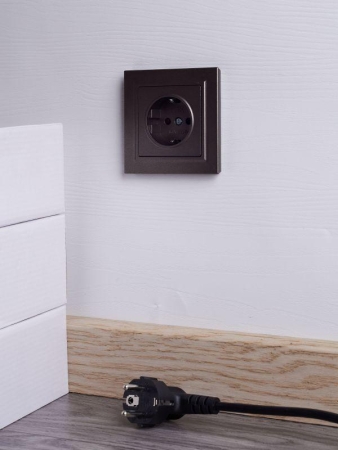 Розетка СП BRITE РСР14-1-0-БрТБ 16А в сборе с заземл. защ. шторки бр. IEK BR-R14-16-K45-F