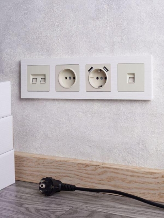 Рамка 4-м BRITE РУ-4-Бр бел. рифленый IEK BR-M42-51-K01