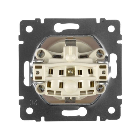 Розетка 1-м СП Valena 16А IP21 2P+E с заземл. защ. шторки с крышкой винты механизм сл. кость IEK 774322