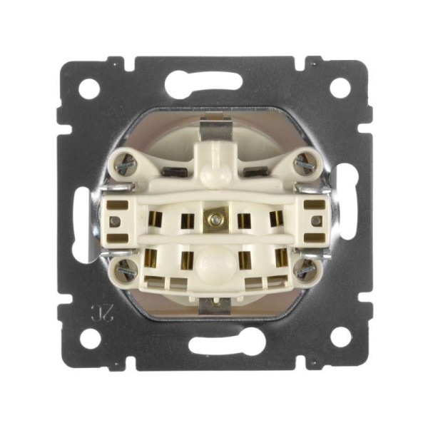 Розетка 1-м СП Valena 16А IP21 2P+E с заземл. защ. шторки с крышкой винты механизм сл. кость IEK 774322