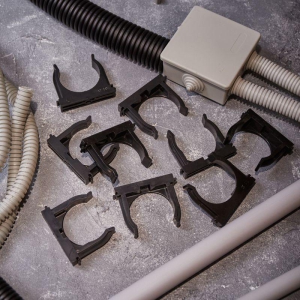 Держатель для труб (клипса) d50мм для монтажного пистолета черн. Rexant 28-0450-2